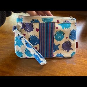 ✨Bungalow 360 kawaii pufferfish clutch bag✨